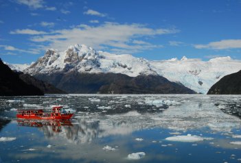 Jižní patagonské ledovce z Puerto Natales - Chile