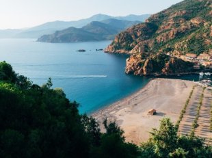 Korsika: hory, památky a moře