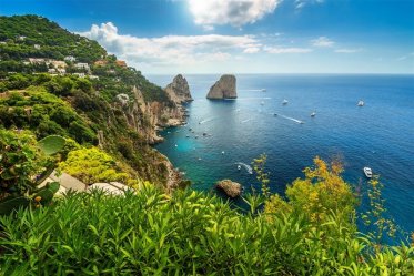 Itálie - Neapolský záliv mezi Vesuvem a ostrovem Capri