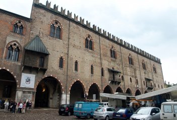 Severní Itálie - Emilia Romagna za uměním, Ferrari a gastronomií - Itálie