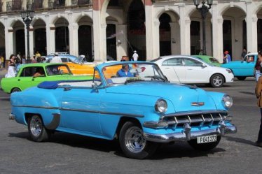 Skutečná Kuba: barevné kabarety, jízda starými amerikami Havanou a bílé pláže…