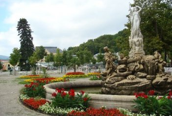 Slavnost růží v Badenu a Schönbrunn - Rakousko
