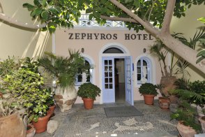 Zephyros - Řecko - Santorini - Kamari