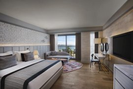 Acanthus and Cennet Barut Collection - Turecko - Side