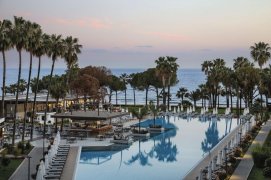 Acanthus and Cennet Barut Collection - Turecko - Side