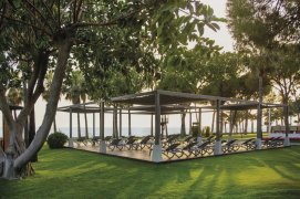 Acanthus and Cennet Barut Collection - Turecko - Side