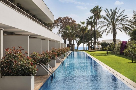 Acanthus and Cennet Barut Collection - Turecko - Side