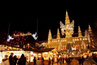 Advent ve Vídni, romantika zámku Hof a nákupy v Pandorfu - Rakousko