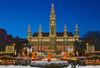 Advent ve Vídni, romantika zámku Hof a nákupy v Pandorfu - Rakousko