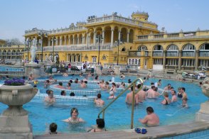 Adventní Budapešť vlakem, památky, vánoční trhy a termální lázně - Maďarsko