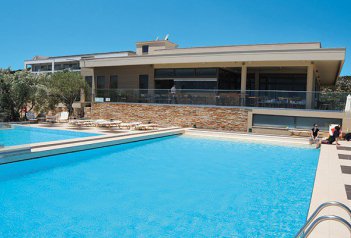 Aeolis Thassos Palace