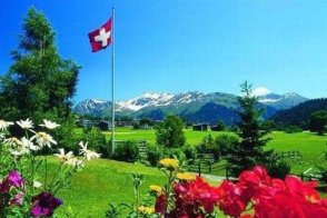 Alpskými průsmyky z Davosu do Montreux - autem či motocyklem - Švýcarsko