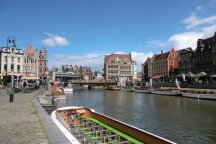 Belgický květinový koberec na náměstí z balkónu - Belgie