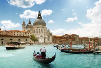 Benátky, ostrovy, slavnosti gondol