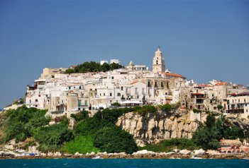 Bílé útesy Gargána a památky Apulie - Itálie