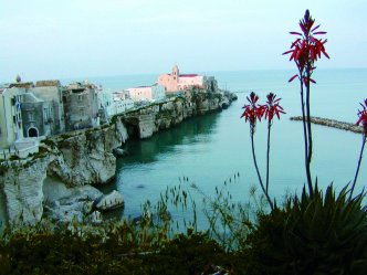 Bílé útesy poloostrova Gargano a památky Apulie