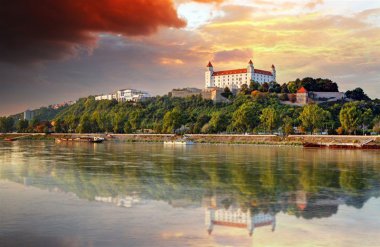 Bratislava, Budapešť- metropole na Dunaji a termály Velký Meder