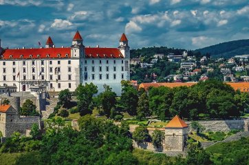 BRATISLAVA, VINNÁ CESTA A TERMÁLY - Slovensko - Bratislavský region