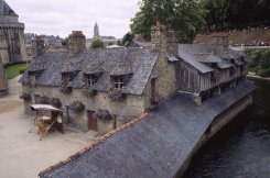 Bretaň, tajemná místa, přírodní parky a megality