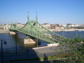 Budapešť i Györ vlakem, památky, tržnice a termální lázně