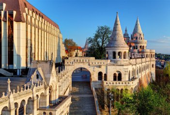 BUDAPEŠŤ, KRÁLOVNA DUNAJE, LÁZNĚ A PALÁCE - Maďarsko - Budapešť