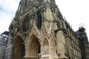 Champagne, UNESCO, víno, katedrály a slavnost Médievales - Francie