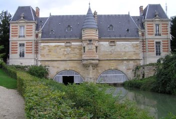 Champagne, UNESCO, víno, katedrály a slavnost Médievales - Francie