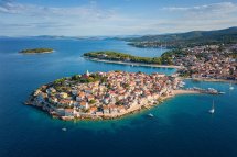 Chorvatsko - národní parky - hotel u moře v Primoštenu - Chorvatsko
