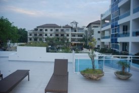 Recenze E and J Beach Condos
