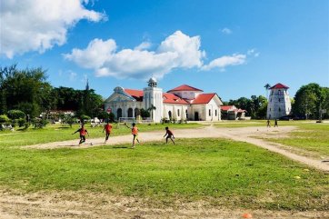 Filipíny - azurová voda, bílý písek, hory, džungle - Filipíny