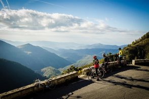 Francouzské Alpy na silničních kolech - Francie