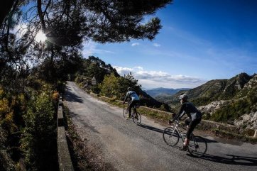 Francouzské Alpy na silničních kolech - Francie