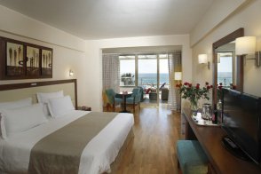 Golden Bay Beach - Kypr - Larnaka