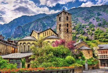 Katalánsko a Andorra - starobylá Girona a Pyreneje - Španělsko