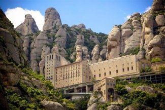 Katalánsko a Barcelona - divoké pobřeží Costa Brava - letecká doprava - Španělsko