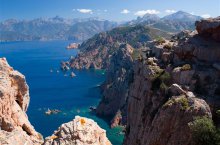 Korsika - azurové moře a štíty horských velikánů - Korsika