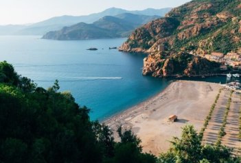 Korsika: hory, památky a moře