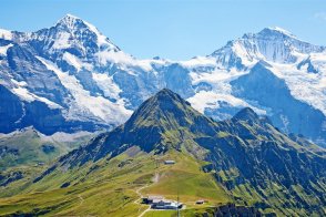 KRÁLOVNA BERNSKÝCH ALP S KARTOU - JUNGFRAU A OKOLÍ INTERLAKENU - Švýcarsko