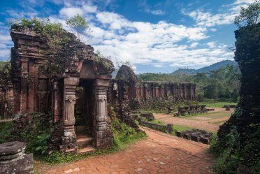 Kultura dávných dynastií a exotická současnost Vietnamu a Kambodži