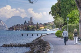 Lago di Garda a opera ve Veroně - Itálie
