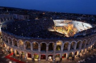 Lago di Garda a opera ve Veroně - Itálie