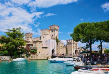 Lago di Garda a opera ve Veroně - Itálie