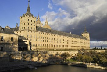Madrid - pokladnice umění a El Escorial - Španělsko - Madrid