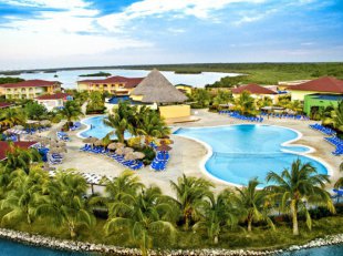 Memories Caribe Beach Resort