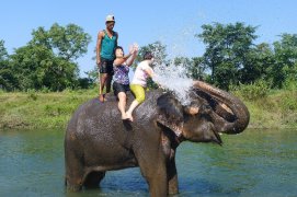 Nepál – Rafting na řece Trisuli a safari na kanoiích i džípem v džungli