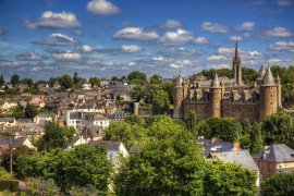 Normandie a Bretaň - středověká městečka, hrad Josselin, Chantilly