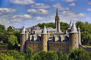 Normandie a Bretaň - středověká městečka, hrad Josselin, Chantilly - Francie