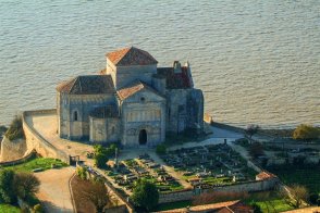 OD LA ROCHELLE AŽ K BORDEAUX, ZA VÍNEM A POZNÁNÍM - Francie