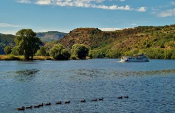 Porta Bohemica: Výlet lodí po Labi a zámek Ploskovice