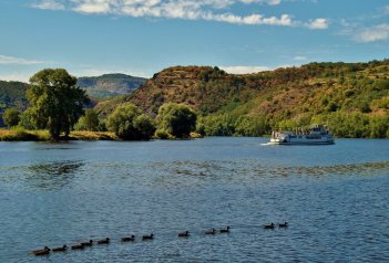 Porta Bohemica: Výlet lodí po Labi a zámek Ploskovice - Česká republika